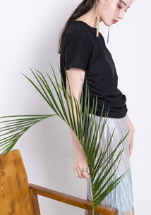 女裝設(shè)計 時尚的藝術(shù)與個性的表達(dá)